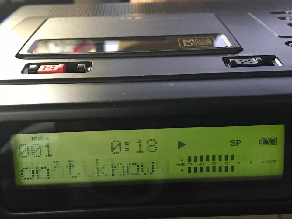 Grabadora de mini disco portátil Marantz PMD650 PMD650U BL Foto 3 de 4