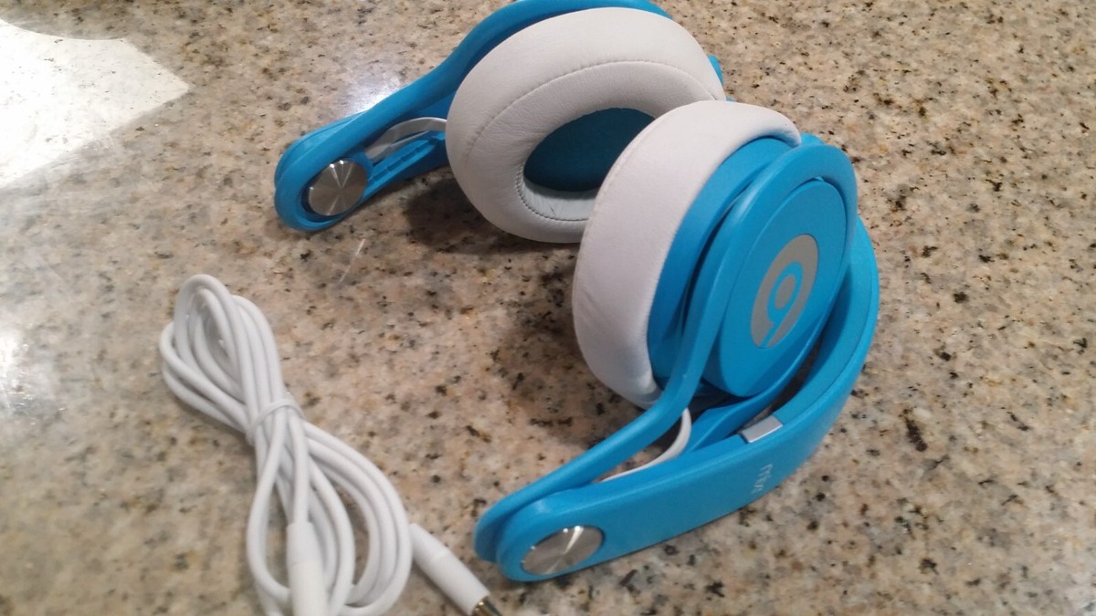 Beats by Dr. Dre Mixr wired headpone on the Ear Headphones