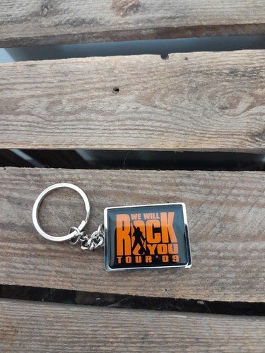 We Will Rock You Tour 2009 Souvenir Keyring prezzo ebay