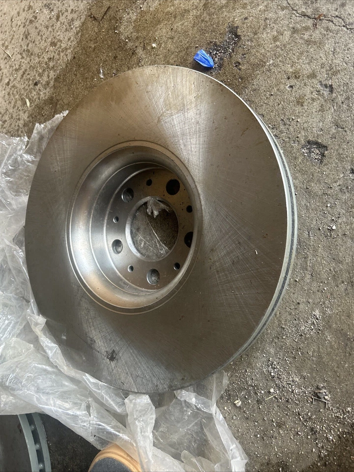 2007 volvo xc90 front rotors - Image 3 of 4