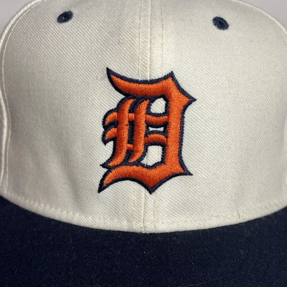 Vintage 80s Detroit Tigers Hat New Era Wool Fitted USA Old English Navy White - Image 3 of 4
