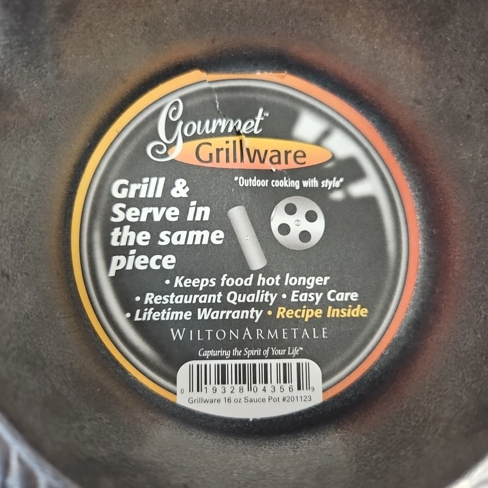 Wilton Armetale 烤盘锡制酱锅 带喷嘴 墨西哥制造 # 201123 — 第 2/4 张图片