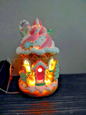 Light Up Ice Cream Gingerbread House  7 x 5.5 x 4.5  inch Resin Req 2 AAA Batter