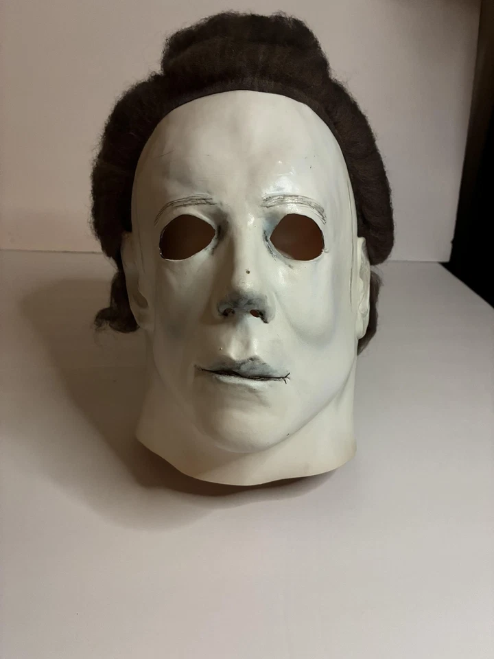 Lote de 3 máscaras Trick or Treat Studios Michael Myers H2 The Shape Rob Zombie - Imagem 3 de 4