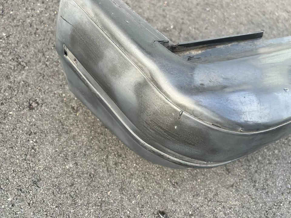 Parachoques trasero clásico Saab 900 Foto 4 de 4