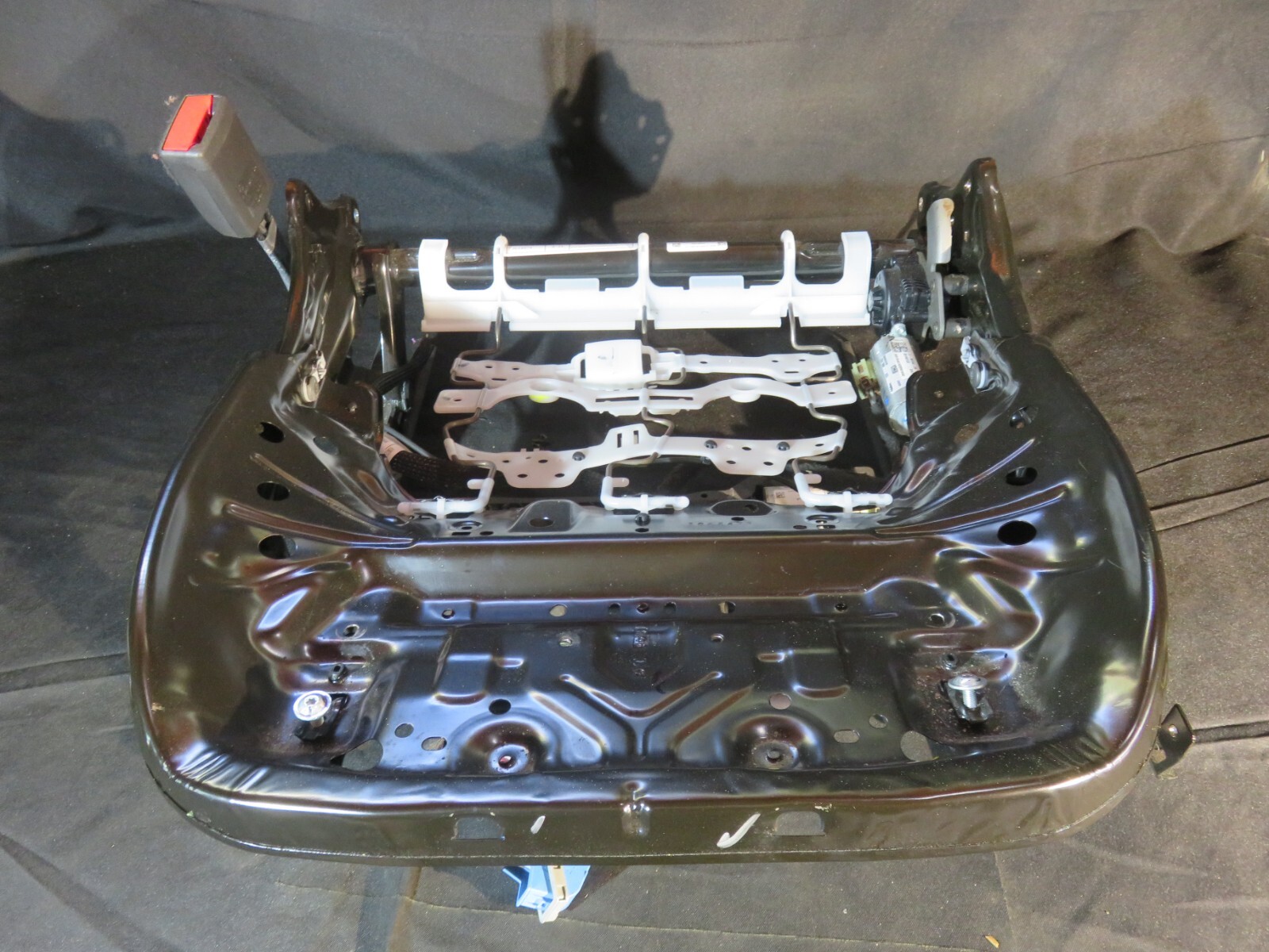 Mercedes A220 CLA250 Seat Track Adjuster Front Driver LH 19 21 