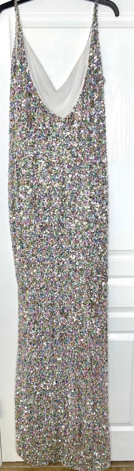 Maxi Vestido Camille La Vie Blanco Pastel Lentejuelas Elastizado Bodycon Alta abertura MAC DUGGAL Foto 3 de 4