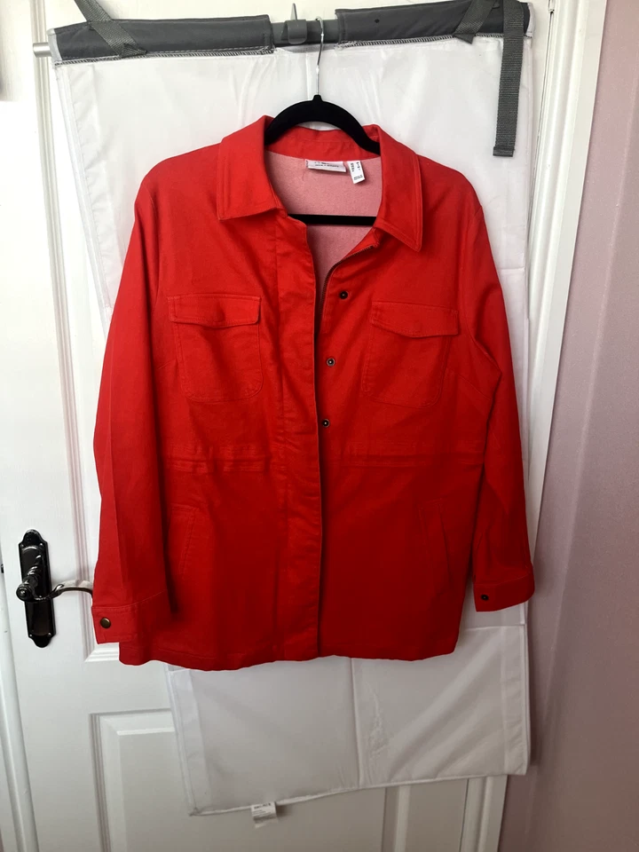 BNWT Stunning D & CO  Summer Jacket. Red. Size Large - Image 4 of 4