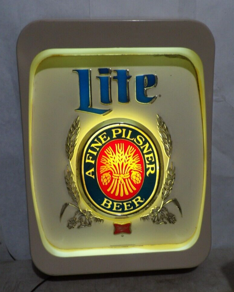 Vintage 1970s Miller Lite Beer Lighted Sign Fine Pilsner Bar Pub