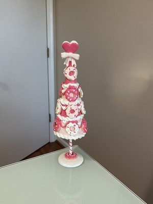 NWT Cupcakes And Cashmere Valentine's Day Pink and White Gingerbread Donut Tree