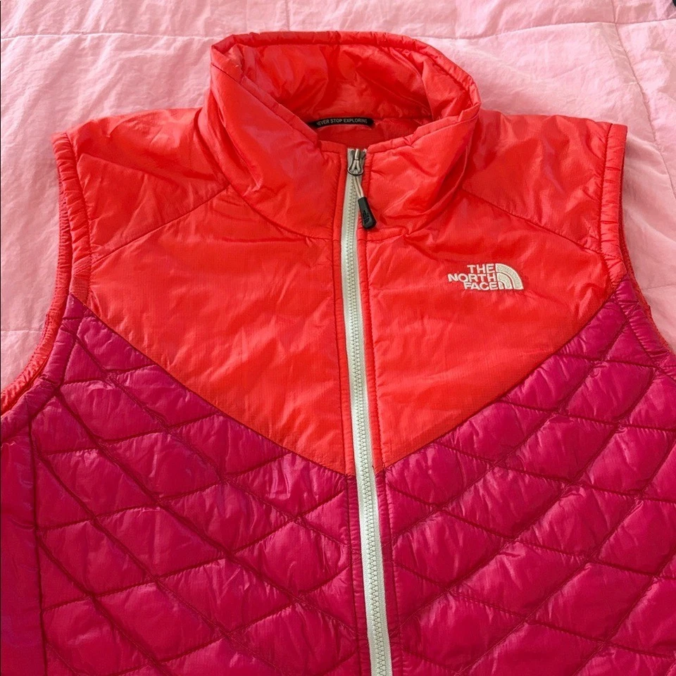 EUC Large The North Face Thermoball Vest Women's Pink Orange Diamond Jacket - Image 3 of 4