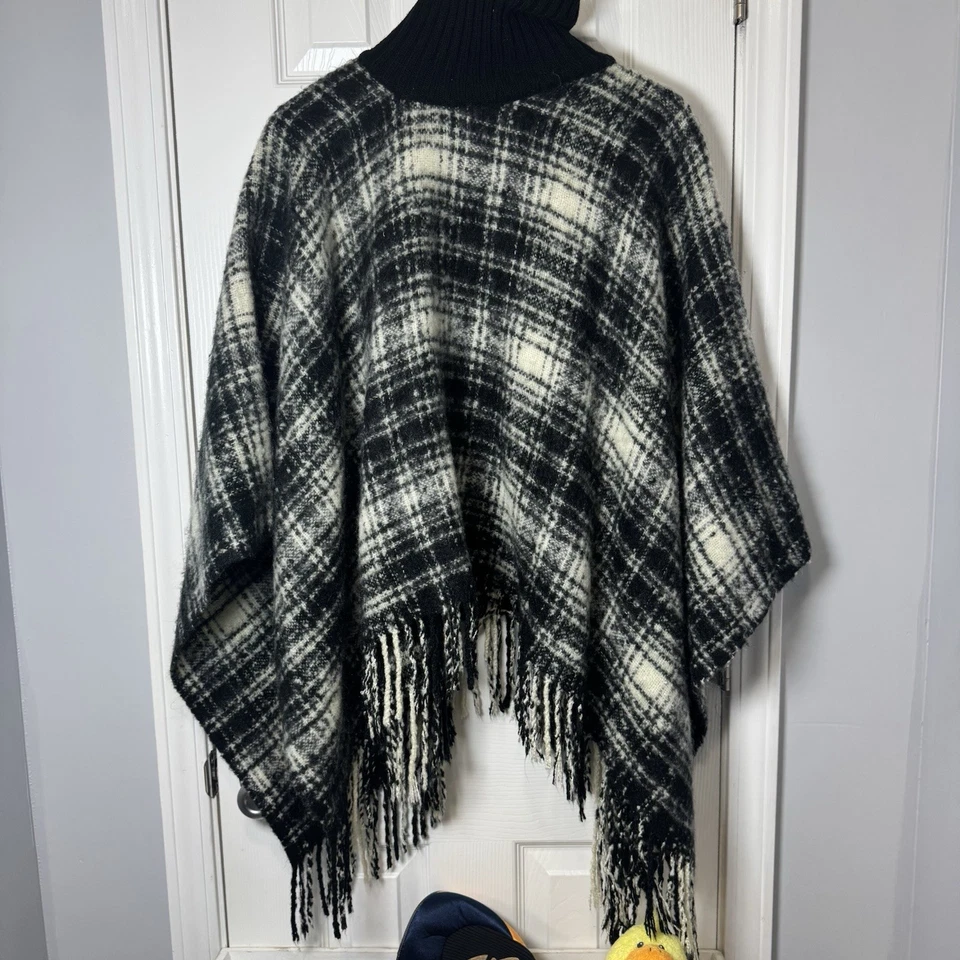 Lauren Ralph Lauren LRL Poncho Womens Plaid Black White Shaw Fringe - Image 3 of 4