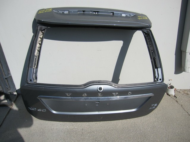 Trunk lid open volvo