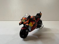 Ktm RC16 Factory Racingteam 2021, #33 Brad Binder, Red Bull Moto Gp, Maisto 1:18