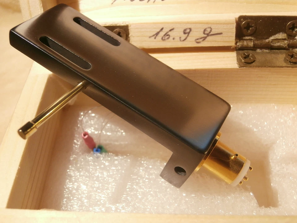 NEW HEADSHELL GRAPHITE PORTATESTINA CON CLIPS ORO. FOR CARTRIGE MC MOVING COIL