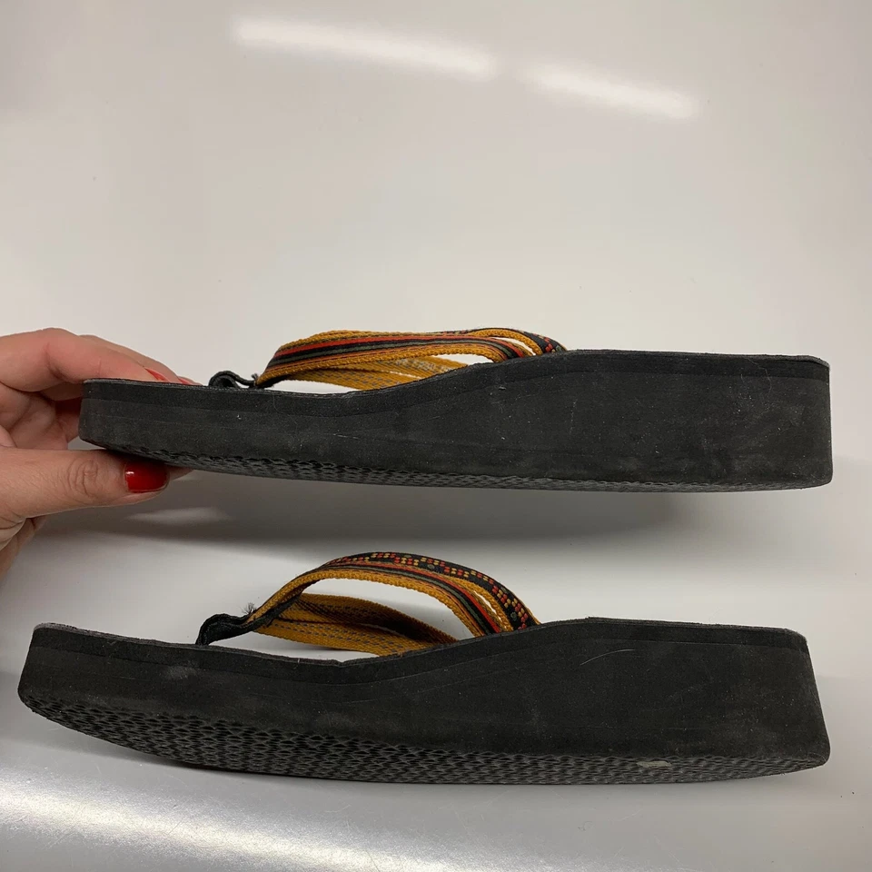 Sandalias de plataforma TEVA para mujer con tanga y cuña talla 9 a rayas anaranjadas Foto 3 de 4