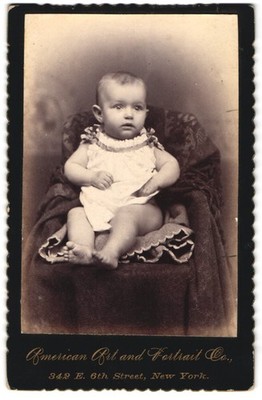 Fotografie American Art and Portrait Co, New York, 342 E. 6th Street, Kleinkind 
