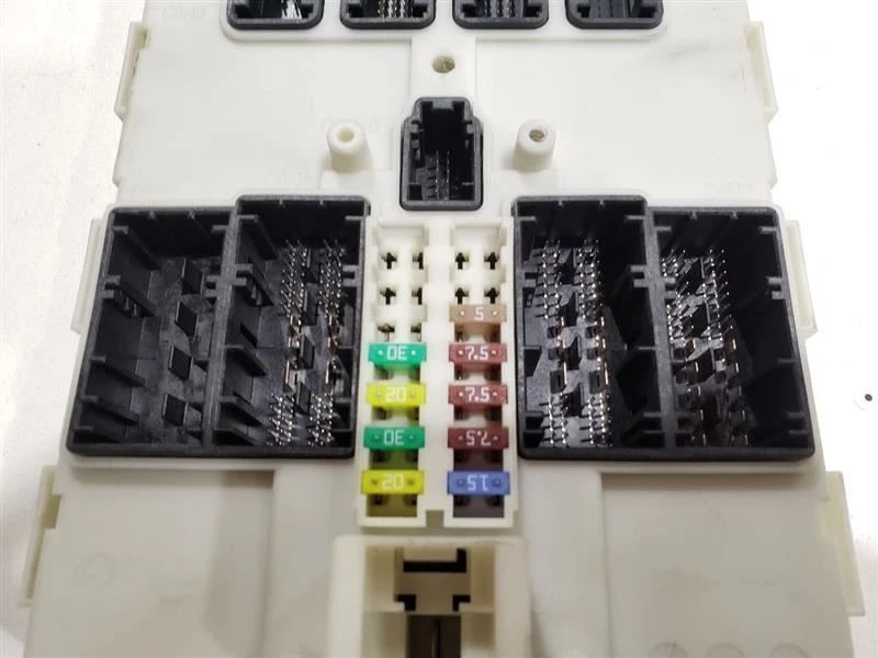 BMW 320i F30 2012 - caja de conexiones de fusibles BCM - OEM 9288299 Foto 4 de 4