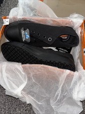 Black Non-slip Shoes Size 5 safeTstep