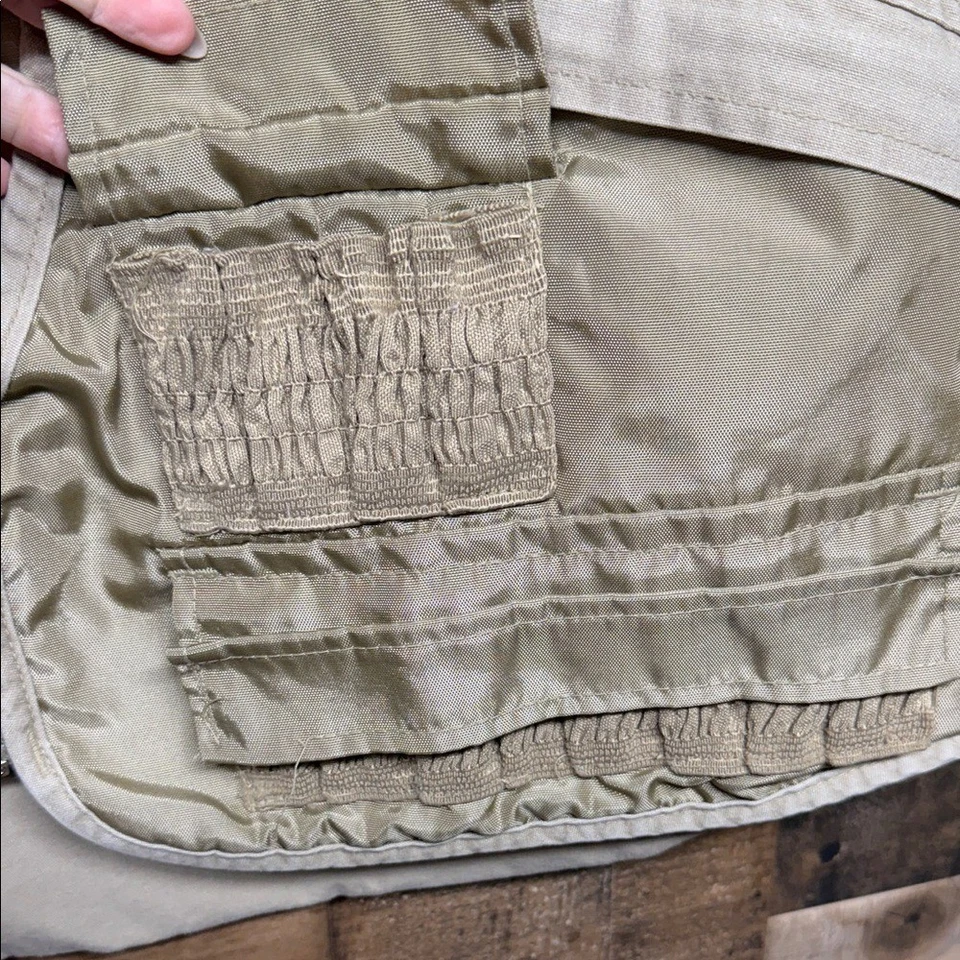 Columbia Fishing Vest Hunting Shooting Vintage Beige Zip Pockets Men's Size XL - Image 4 of 4