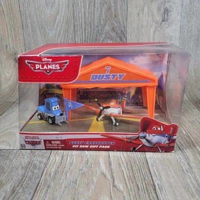 Disney Pixar Planes Racing Dusty Crophopper #7 With Pit Row Gift Pack NIP