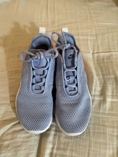 Women’s Nike Air Max Motion 2 Sz 6
