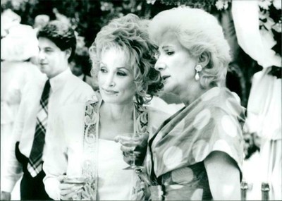 Dolly Parton und Olympia Dukakis in "Magnolien aus ...