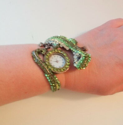 VTG Lizard Rhinestone Clamper Bracelet Watch Gold Tone Black Clear Crystals READ Vtg Green Rhinestone Hidden Lizard Bangle Clamper Watch  main image 3