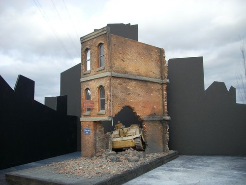 Dioramas Plus DP1 Brick Ruins 1/35 Scale Model Kit + Free $20 Base & Rubble - Afbeelding 1 van 8