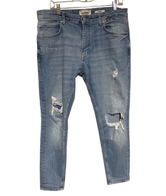 Pull & Bear Mens Carrot Fit Distressed Jeans Size 34 Light Wash Distressed Denim