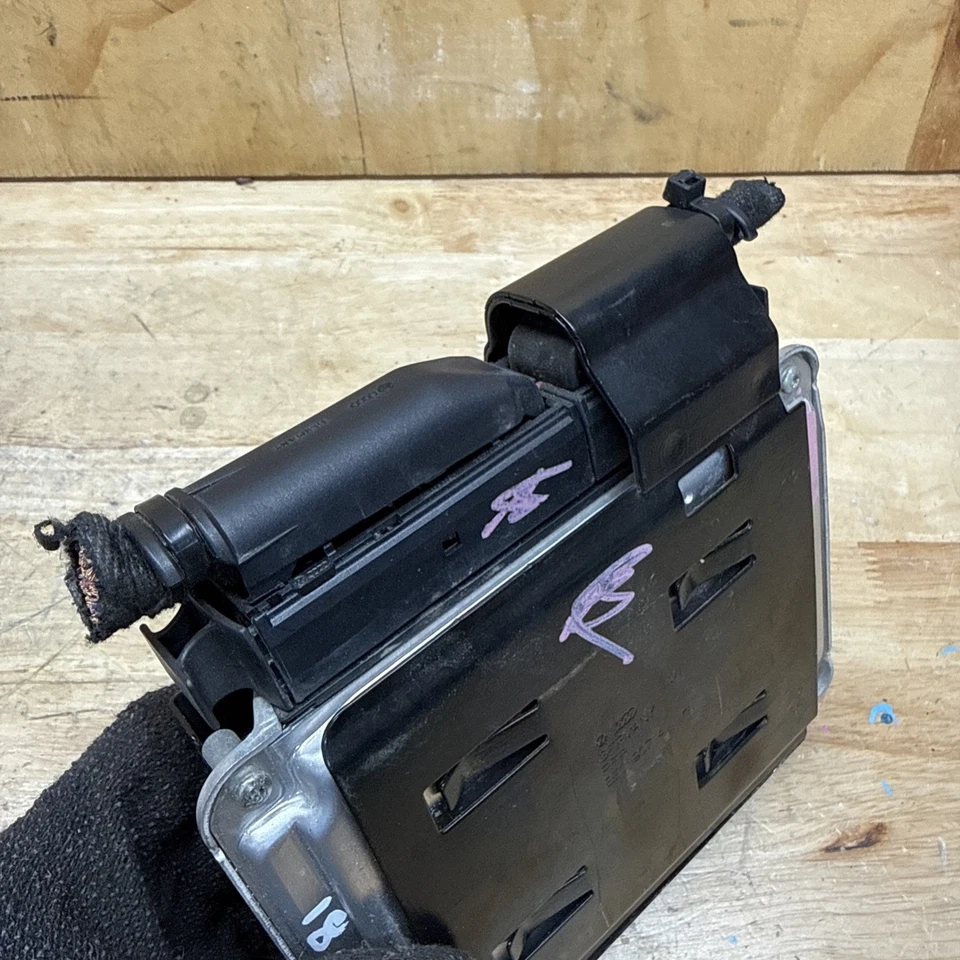 2000-2004 Audi TT 1.8L ECU Engine Control Module Auto Trans 8E0907411H OEM Foto 4 de 4