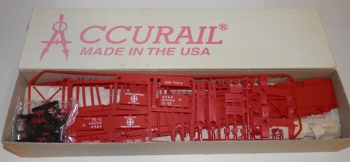 Coche portaequipajes automático de tres niveles Accurail escala HO Santa Fe 84395 #9360 | Zustand: New