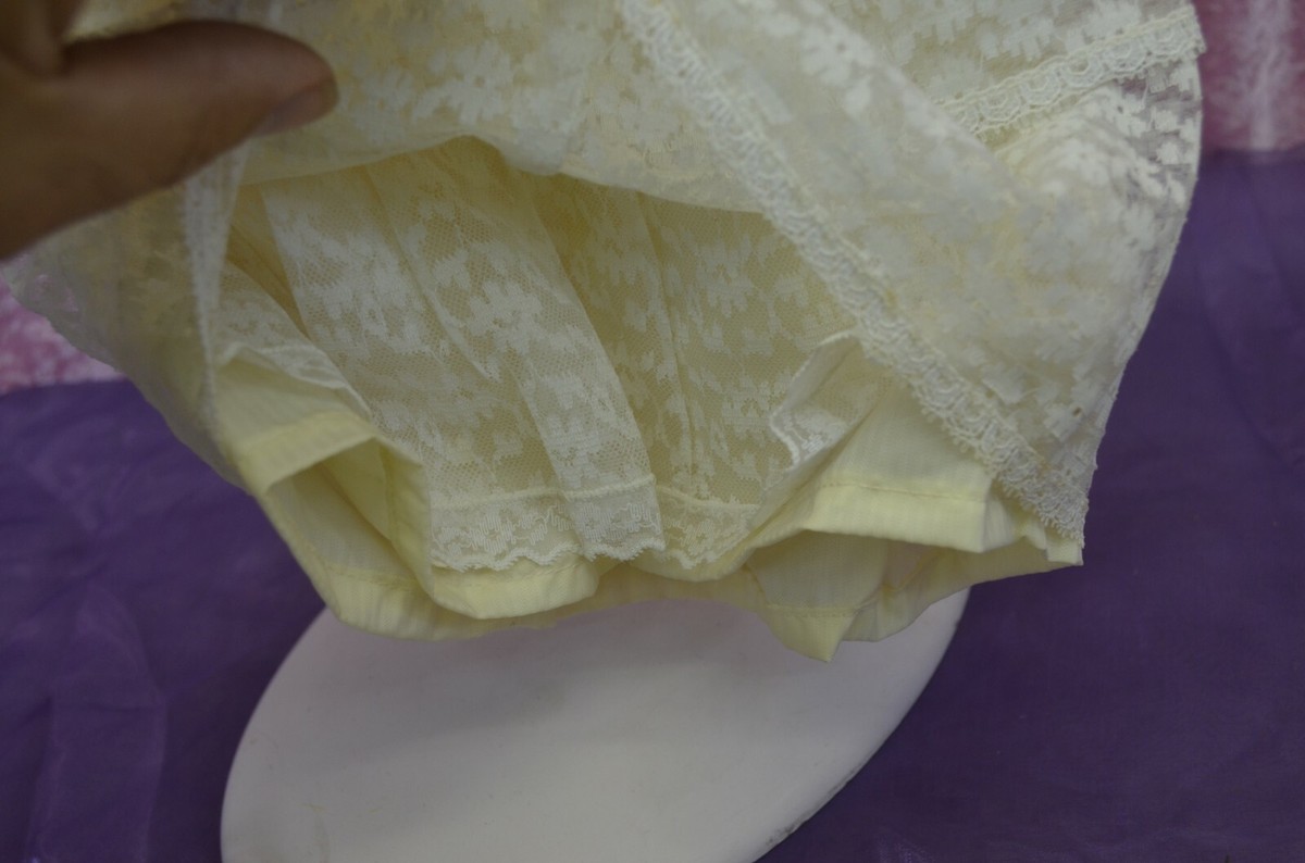 Robe De Poupée Ancienne Avec Dentelle, Chapeau Et Coiffe Bretonne - Pour Baptême Ou Mariée