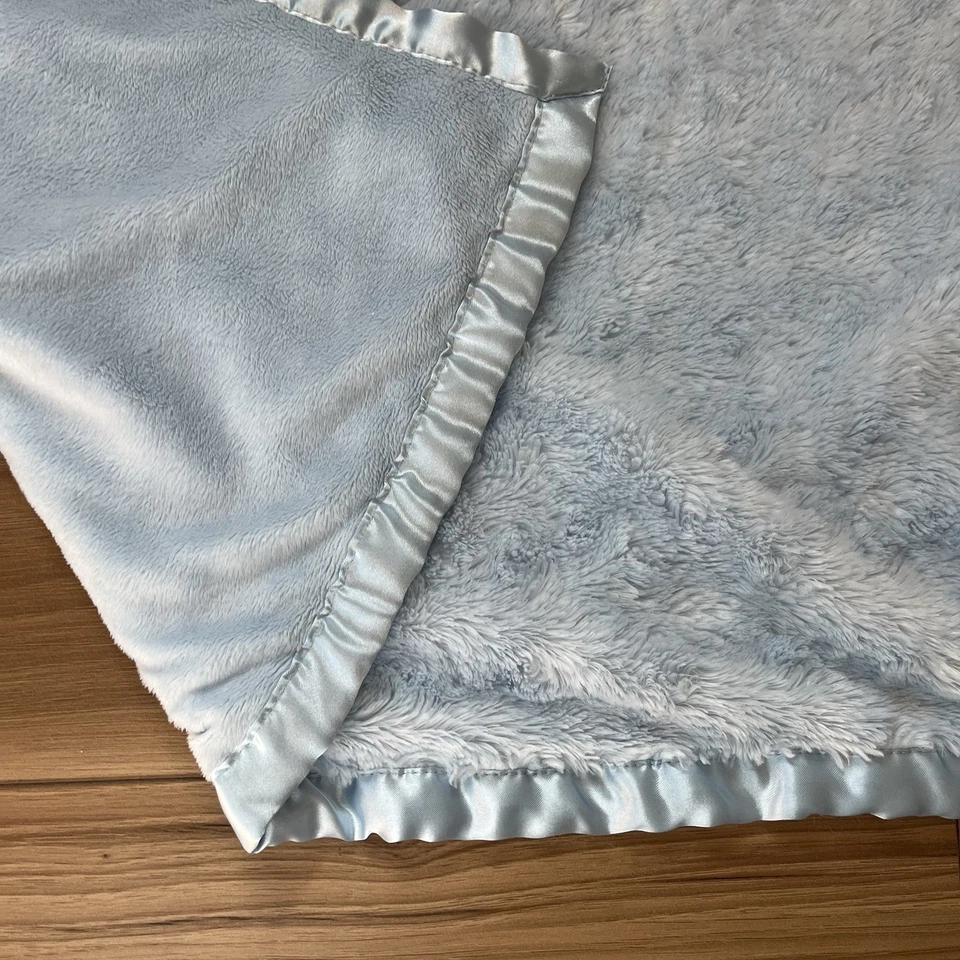 Cobertor de bebê muito bom estado George/Walmart azul roseta redemoinho acabamento acetinado - Imagem 3 de 4