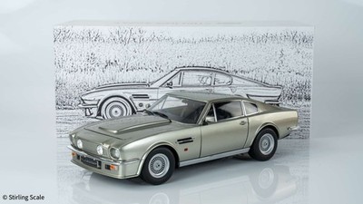 Stirling Scale - 1:18 Aston Martin V8 Vantage 1986 (X-Pack) Birch Silver Meta...