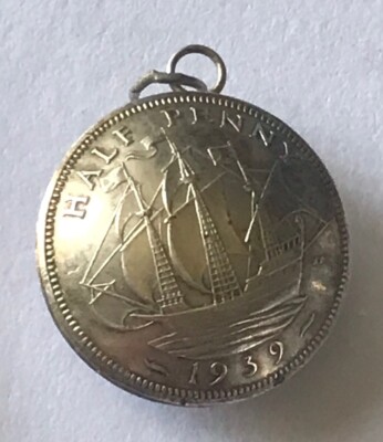 Double Coin Charm / Schlüsselanhänger ~ Half Penny 1939 ~ Elizabeth II DEI GRATIA REGINA