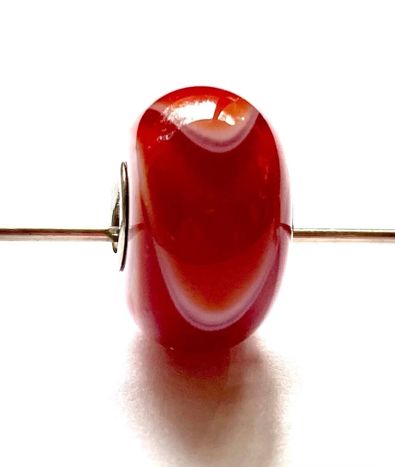 Raro ÚNICO TROLLBEAD Original ARMADILLO ROJO FONDO BLANCO Cuentas de Vidrio 925 Núcleo Foto 3 de 4