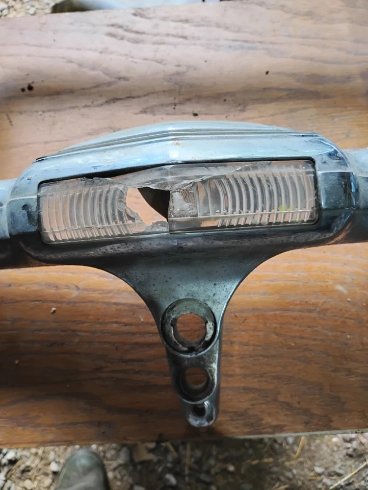 Chrysler 1949 licencia de maletero marco cromado manija de transmisión fluida luces traseras captura Foto 4 de 4