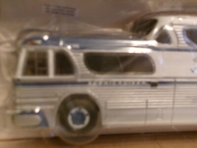 Corgi 1/50 GM 4501 Greyhound Scenicruiser Pittsburgh Item US54405