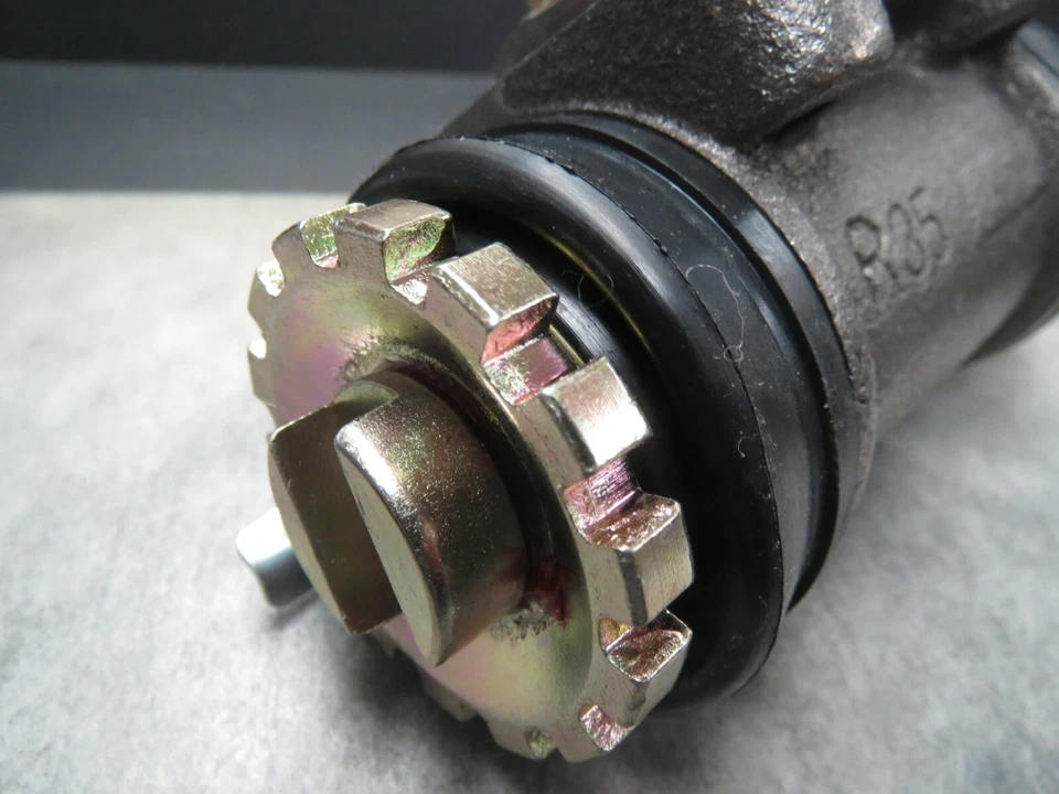 Cilindro de rueda superior trasero izquierdo para Toyota Landcruiser 1972-1980 - ¡Envío rápido! Foto 4 de 4