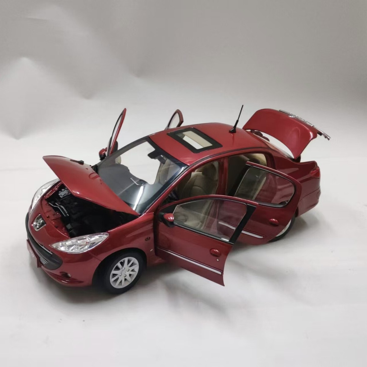 1/18 PEUGEOT 207 sedan 5-doors car 2010 China Dealer Discontinued