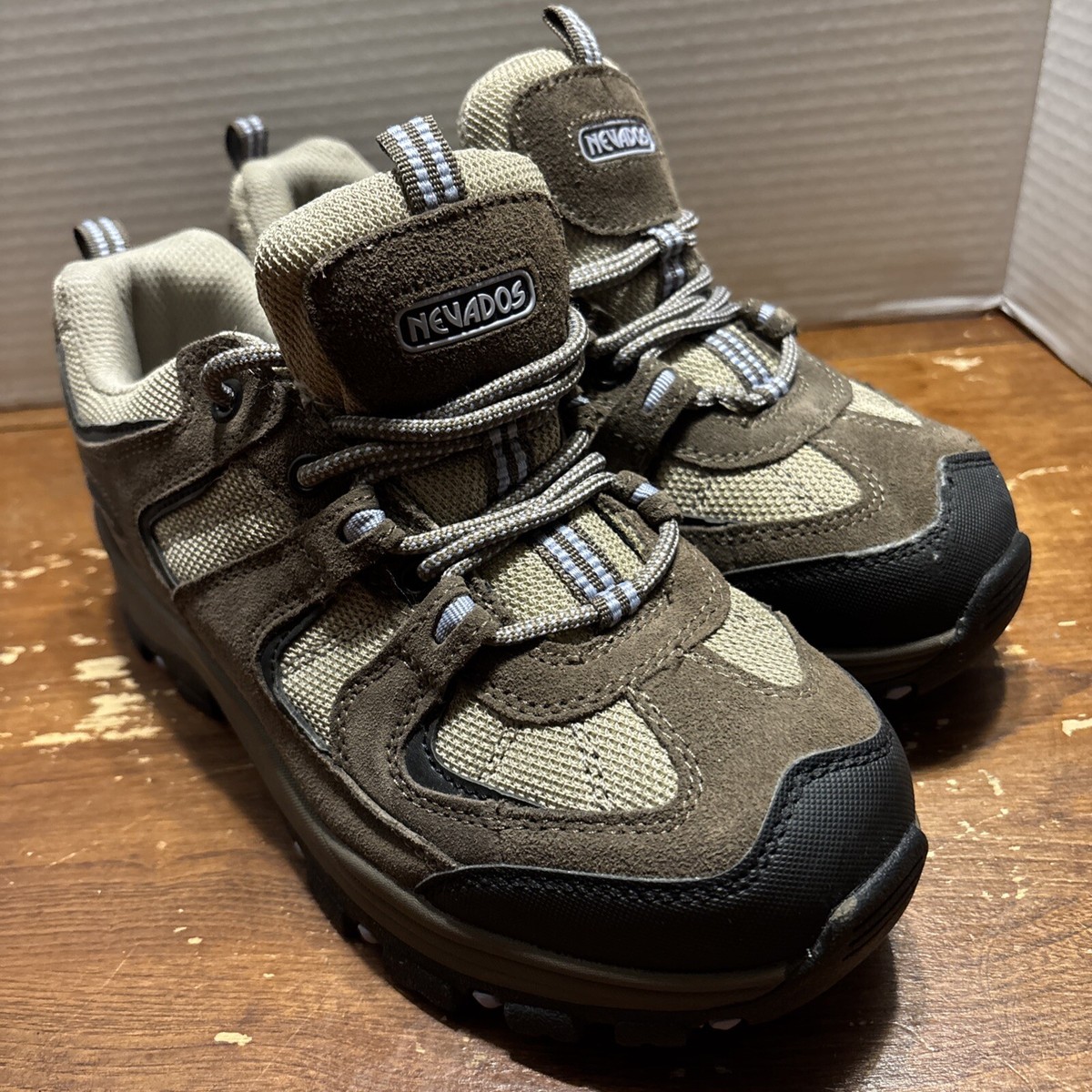 Nevados Fissure Low Hiking Womens Shoes Ankle Low Heel Size  EUC