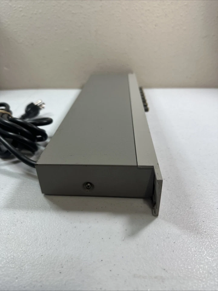 Ecualizador Programable Akai Modelo Profesional PEQ6 Midi Foto 4 de 4