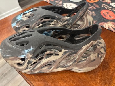 Size 9 Yeezy Foam RNNR Blue Cammo