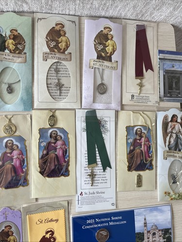 Lot Catholic Necklaces, Book Mark, Medallions, ETC - Picture 4 of 11