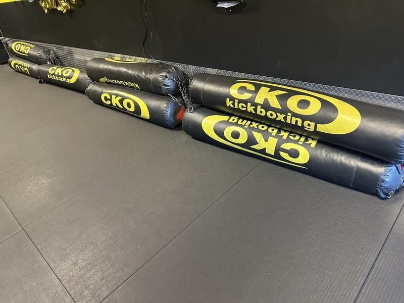 1 CKO Heavy Hanging Punching Bag READ DESCRIPTION LOCAL PICK UP, Used Total Of 6