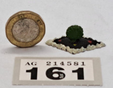 Crescent 54mm die-cast garage forecourt figure: Garden shrub