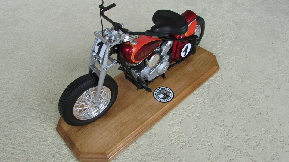1948 Indian custom race motorcycle V twin 1:6 scale & labeled wood display stand - Image 4 of 4