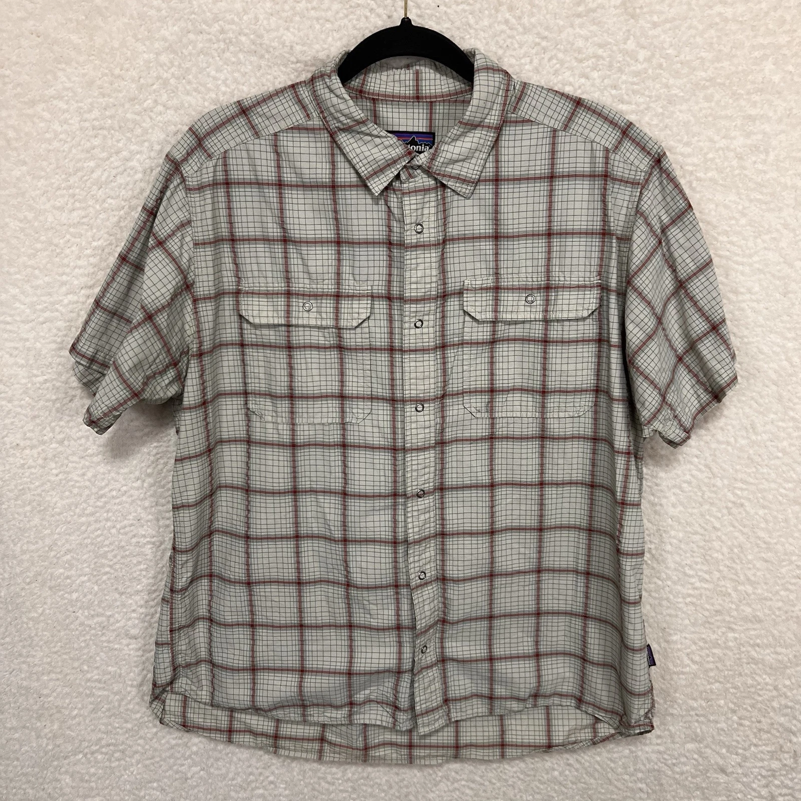 Patagonia Shirt Mens XL Gray Red Plaid Short Sleeve Outdoor Hiking Button Up
