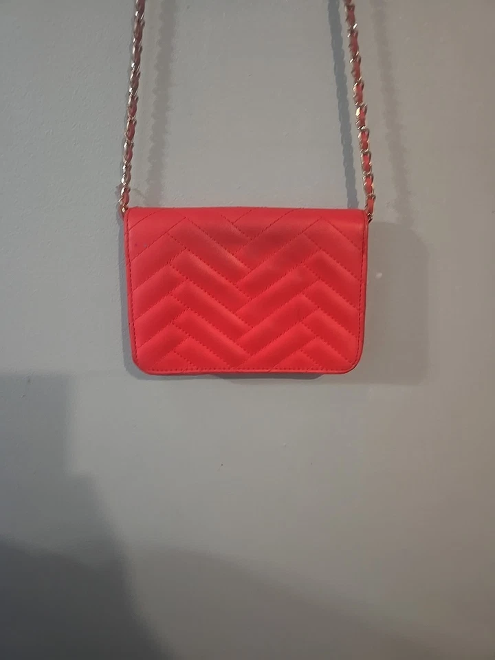 Bebe Sophia Quilted Vegan Leather Crossbody  Purse W/Chain Strap Cherry Red New - Image 3 of 4